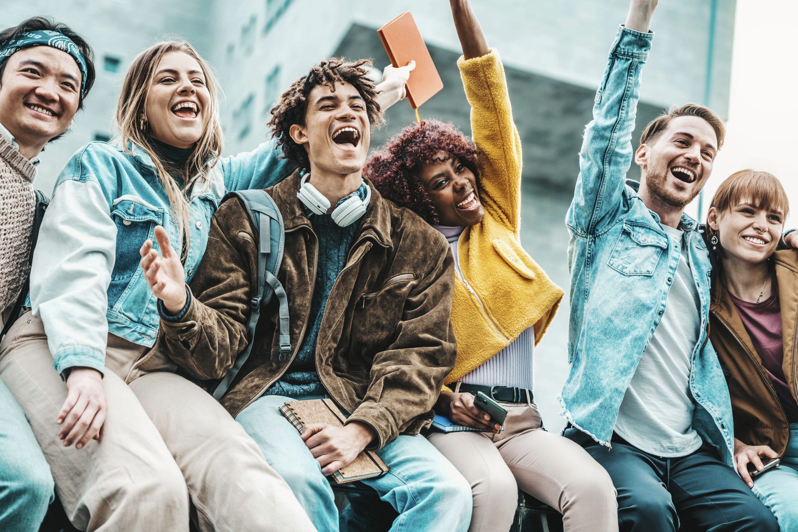 Jeunes diplômés en marketing digital, issus d'un parcours en alternance